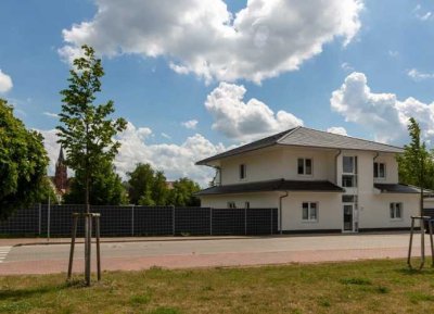 Stilvolle 2-Zimmer-EG-Wohnung mit luxuriöser Innenausstattung, Terasse und EBK in Röbel/Müritz