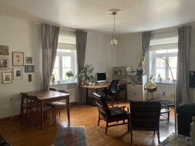 Großzügige 3,5 Zimmer Altbau Wohnung am Ringpark