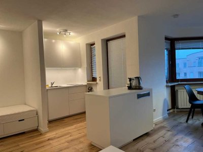 Top-sanierte 1-Zimmer-Wohnung mit Balkon und EBK in München Perlach