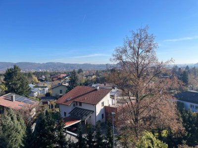 Tolle Aussicht über Graz - Wohnung im 2 . Obergeschoss - 3 Zimmer - großer Balkon teilweise überdacht - geringe Betriebskosten .