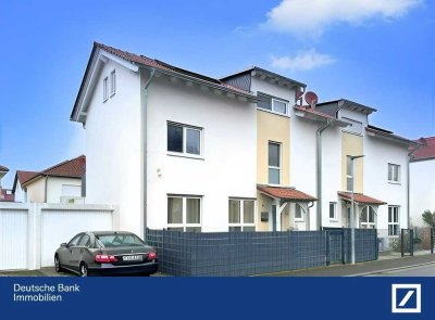 Moderne Neubau-Doppelhaushälfte mit Garage