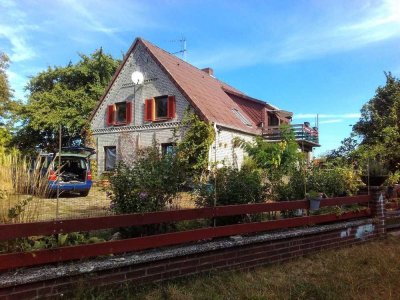 DG-Wohnung mit drei Zimmern sowie Balkon und EBK in Langendorf