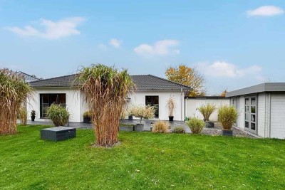 Neuwertiger Bungalow mit Sonnengarten und Garage in Top-Lage von Leck