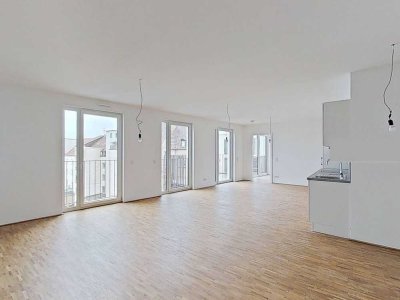 Erstbezug nach Kernsanierung - Hochwertige 4-Zimmer Wohnung mit Balkon - sofort verfügbar