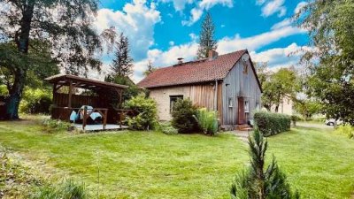 Kleines Haus zur Miete mit großem Garten und Carport am Waldrand