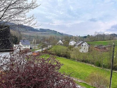 Ein-/ bis Zweifamilienhaus in ruhiger Lage von Bestwig-Nuttlar.