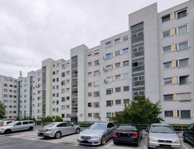 Modernisierte u. renovierte 3-Zi.-Wohnung mit Wintergarten-Balkon, Einbauküche u. Stellplatz!