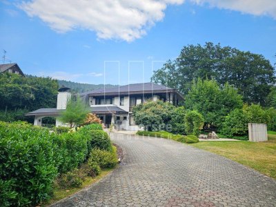 Velden am Wörthersee - Großzügige Landhausvilla mit Seezugang