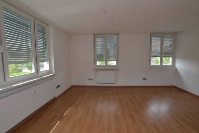 renovierte 4-Zimmer-Wohnung mit Balkon in 37627 Stadtoldendorf