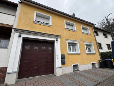 Preiswertes, geräumiges und vollständig renoviertes Haus mit vier Zimmern und EBK in Remagen.