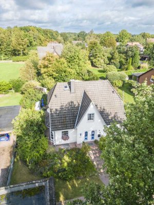 Traumhaftes Weiß-Klinker-Haus mit Friesengiebel