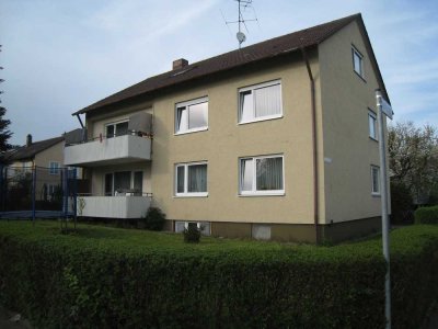 Ansprechende und vollst. renovierte 4-Raum-Wohnung mit geh. Innenausstattung mit Balkon und EBK