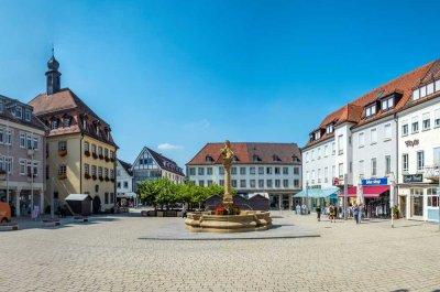 Top-Lage trifft Ruhe: 4,5-Zi.-Wohnung mit ausbaufähigem Dachgeschoss