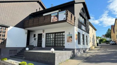 Hell durchflutete 4 Zimmer Wohnung mit Balkon zu vermieten