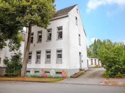 Zweifamilienhaus mit Werkstatt / Atelier, Garagen und Garten im Solinger Süden