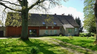 Häuslerei mit Garten, Tenne und Carports