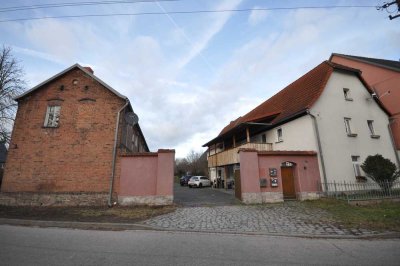 Wohnhaus mit 3 Wohnungen und diversen Nebengelassen