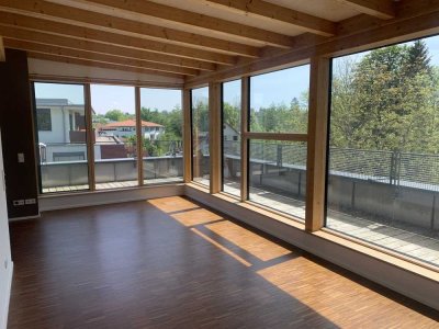 Exklusive 2-Zimmer-Dachgeschosswohnung mit gehobener Innenausstattung mit Balkon und EBK in Gauting