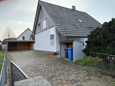 Freistehendes Einfamilienhaus - 6 Zi. - 2 Bäder - Carport - Nebengebäude