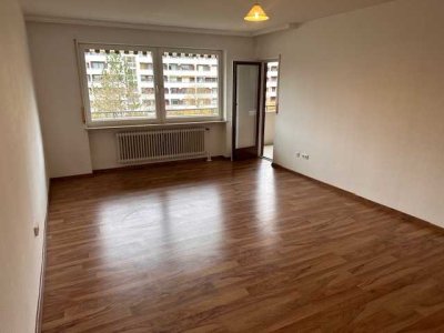 Renovierte 3,5 Zimmerwohnung in guter Lage von Göggingen (provisionsfrei)!