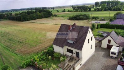 Attraktives Einfamilienhaus in ruhiger Feldrandlage auf eigenem Grundstück