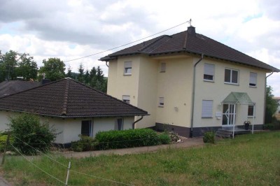 Etagenwohnung mit Balkon. Ruhige Wohnlage