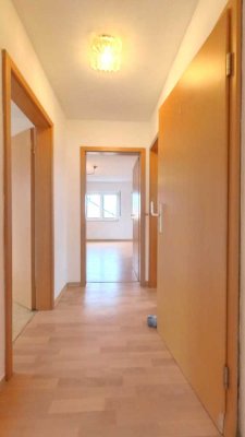 Renovierungsbedürftige 3 Zimmer Dachgeschosswohnung in kleiner Wohneinheit!!!