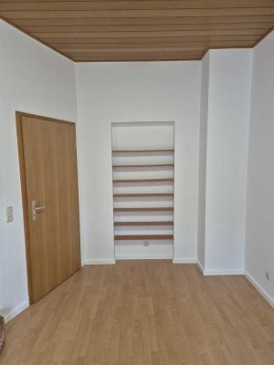 Stilvolle, modernisierte 2-Zimmer-Wohnung mit Singleletküche in Offenbach am Main