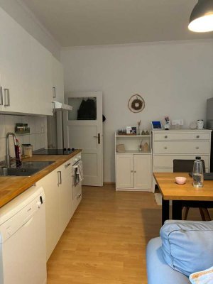 Schöne helle 2 Zimmer Whg. mit Balkon und offene Küche in Deutz!