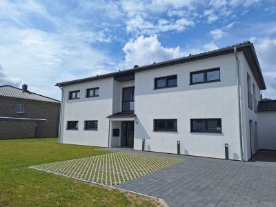 2 Exklusive 3-Raum-EG-und OG Wohnungen mit Balkon/Garten inkl. Carport (Provisionsfrei zu Verkaufen)