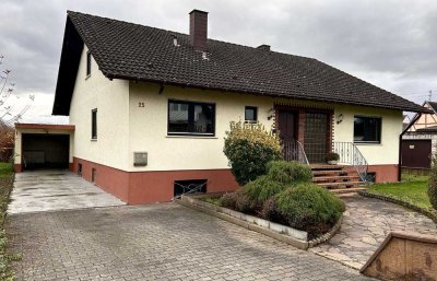 Großzügiges, gepflegtes Einfamilienhaus in ruhiger Toplage. Bestandserweiterung im DG möglich.