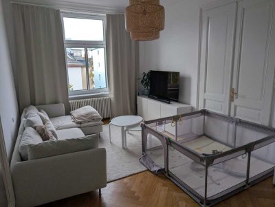 Charmante 4-Zimmer-Altbauwohnung mit großem Balkon im Holzhausenviertel