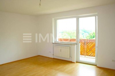 Kraftplatz mit Balkon, Garage und 300 m2 Garten- ruhig und abgelegen