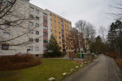 Großzügige 3-Zimmer-ET-Wohnung mit EBK, Balkon und TG-Stellplatz in Regensburg-Königswiesen