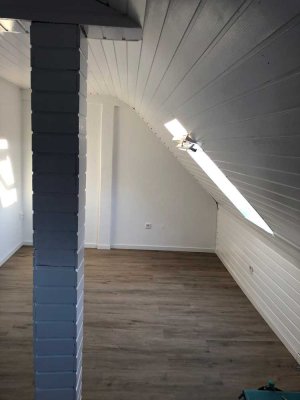 Niedliche, kleine 1 ZKB-DG-Wohnung /ohne Balkon