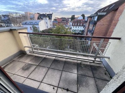 Frankfurt-Niederrad renovierungsbedürftiges 1-2-Zi-DG-Studio mit Loggia und Tiefgaragenstellplatz