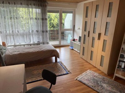 Schöne 1 Zimmer Wohnung im EG mit Küchenzeile und Balkon ab sofort