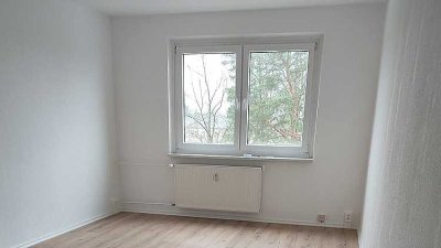 Einziehen und Wohlfühlen...
Neu gefliestes Bad und Küche -3 Raumwohnung- sofort anzumieten