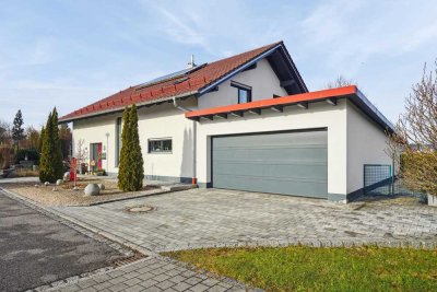 Exklusives Einfamilienhaus mit Pool in ruhiger Ortsrandlage