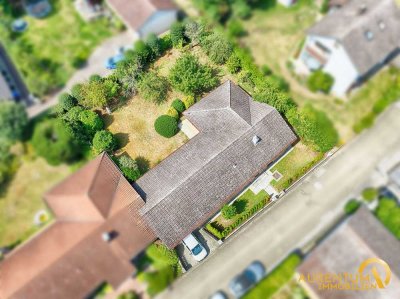 Sofort verfügbarer, gepflegter Bungalow mit Einzelgarage, auf großzügigem Grundstück, zentrale Lage