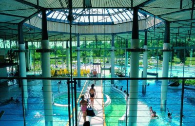 ** ERSTBEZUG ** Tauchen Sie ein in eine der zahlreichen Thermen und Heilbäder im Thermenland. Fußläufig zur Altstadt, Kurpark und Therme.