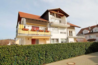 Helle 3-Zi. Wohnung mit EBK, Kfz-Stellplatz und großzügigem Balkon