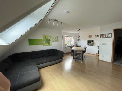 Helle 4-Zimmer-Dachgeschoss-Wohnung in Schlaitdorf