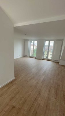 Schöne DG-Altbauwohnung, Balkon & Gartenmitnutzung (!) auf der Wittelsbacher Allee - Provisionsfrei!