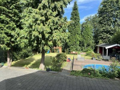 Freistehendes EFH mit Pool am Waldrand