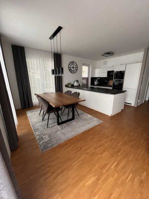 Stilvolle, neuwertige 4-Zimmer-Wohnung mit Balkon und EBK in Hockenheim