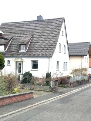 Freistehendes Einfamilienhaus mit Altbaucharme und großzügigem Garten