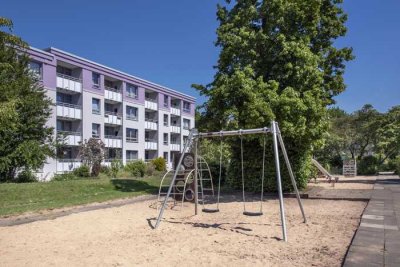 Hier erwarten Sie ein frisch verlegter Laminatboden und helle Räume #familienwohnung