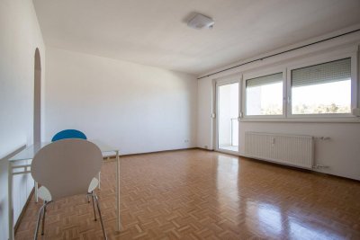 Helle Garconniere Wohnung mit Loggia!