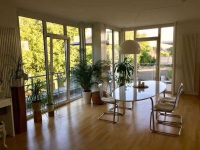 Freundliche 3-Zimmer-Penthouse-Wohnung mit Terasse und Einbauküche in Dortmund